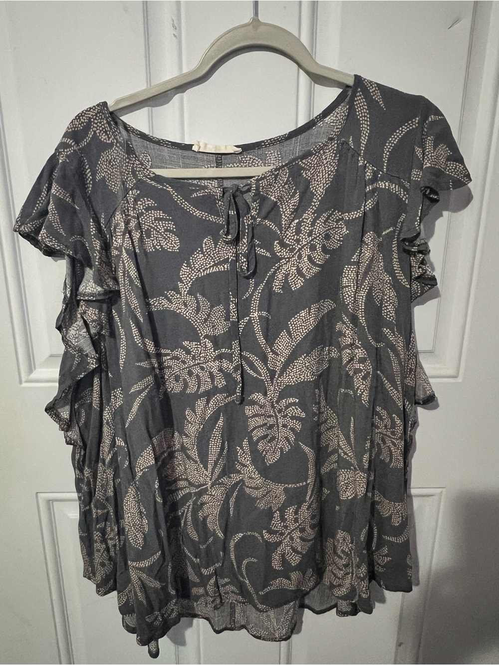 Women’s Gray Floral Ruffle Sleeve Blouse - Gray